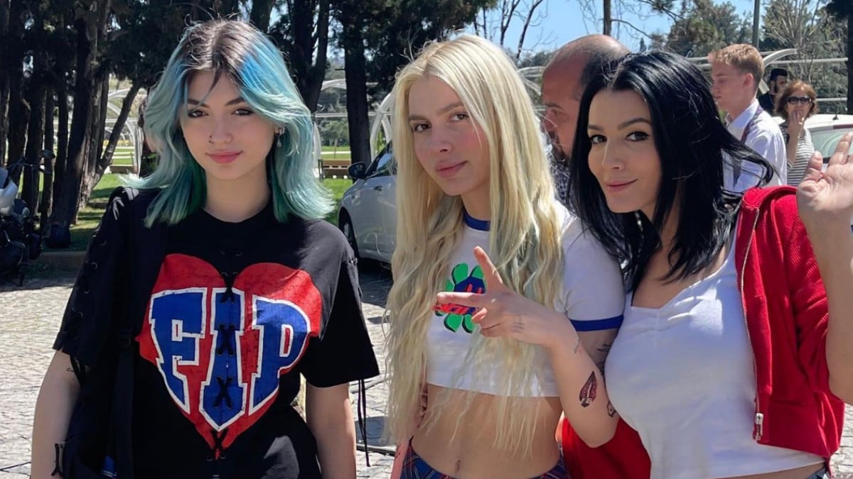 Aleyna Tilki’nin annesi başörtüsü taktı! Havva Öztel’in o pozu sosyal medyayı salladı