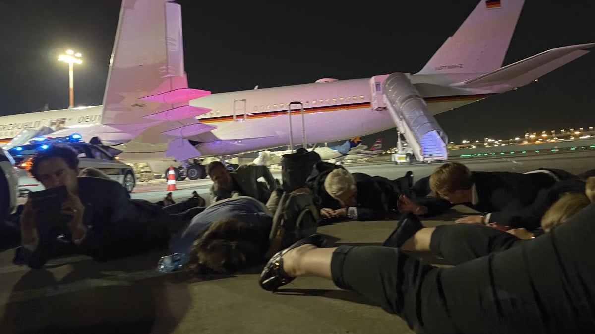 Almanya Başbakanı Scholz’un İsrail’de yere kapaklandığı anlar