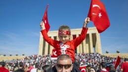 Anıtkabir’e ziyaretçi akını