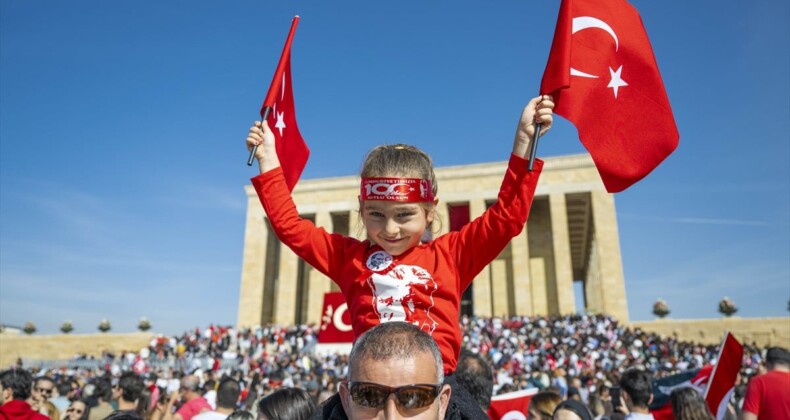 Anıtkabir’e ziyaretçi akını