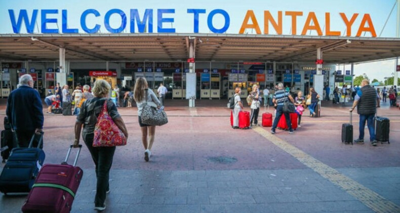 Antalya’ya gelen turist sayısı 14,5 milyonu aştı