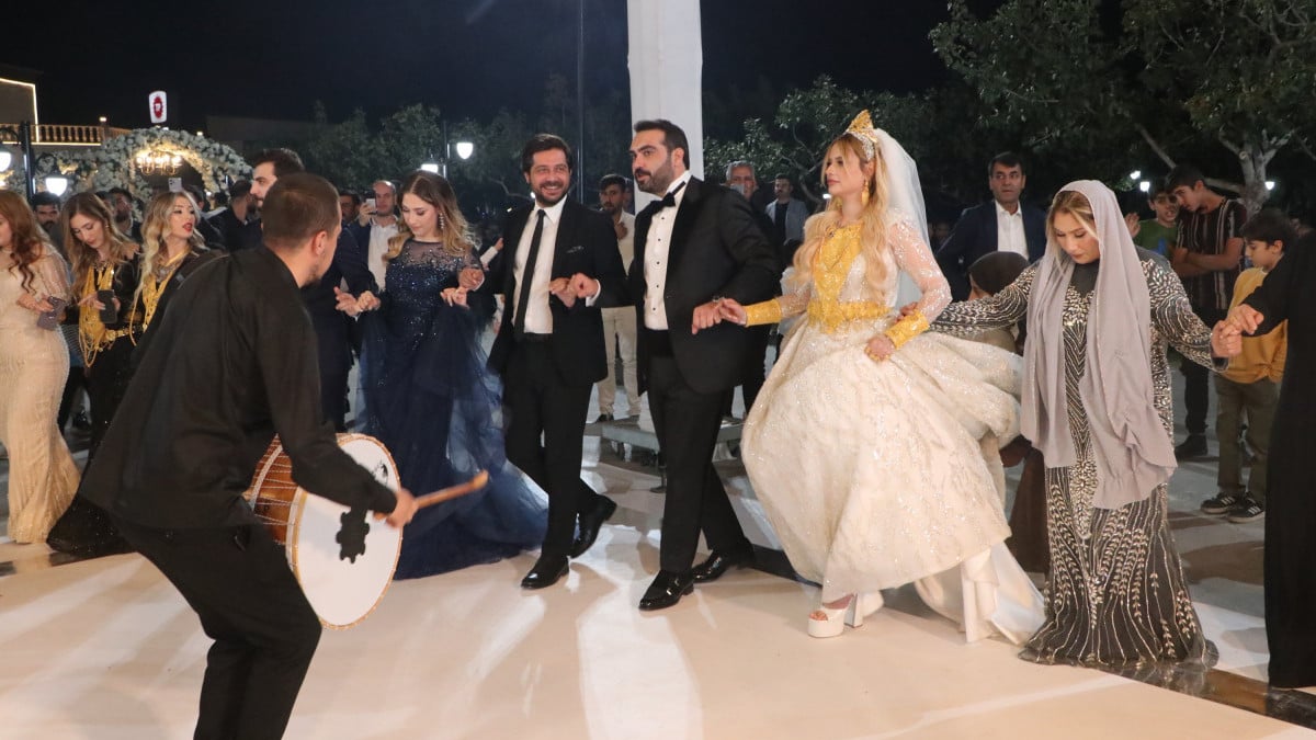 Aşiret düğününde takı yarışı! Şanlıurfa’da geline 4 kilo altın takıldı