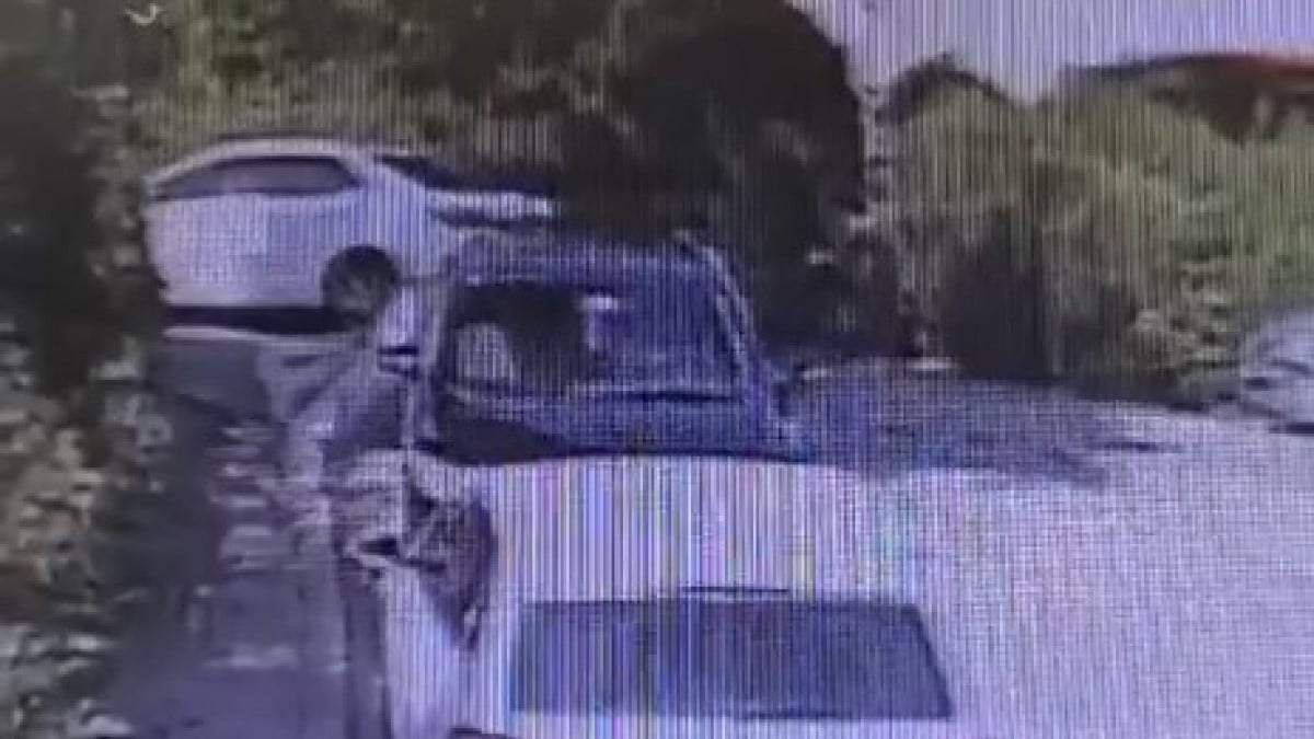 Başakşehir’de camı açık unutulan otomobilden telefon ve cüzdan çaldı