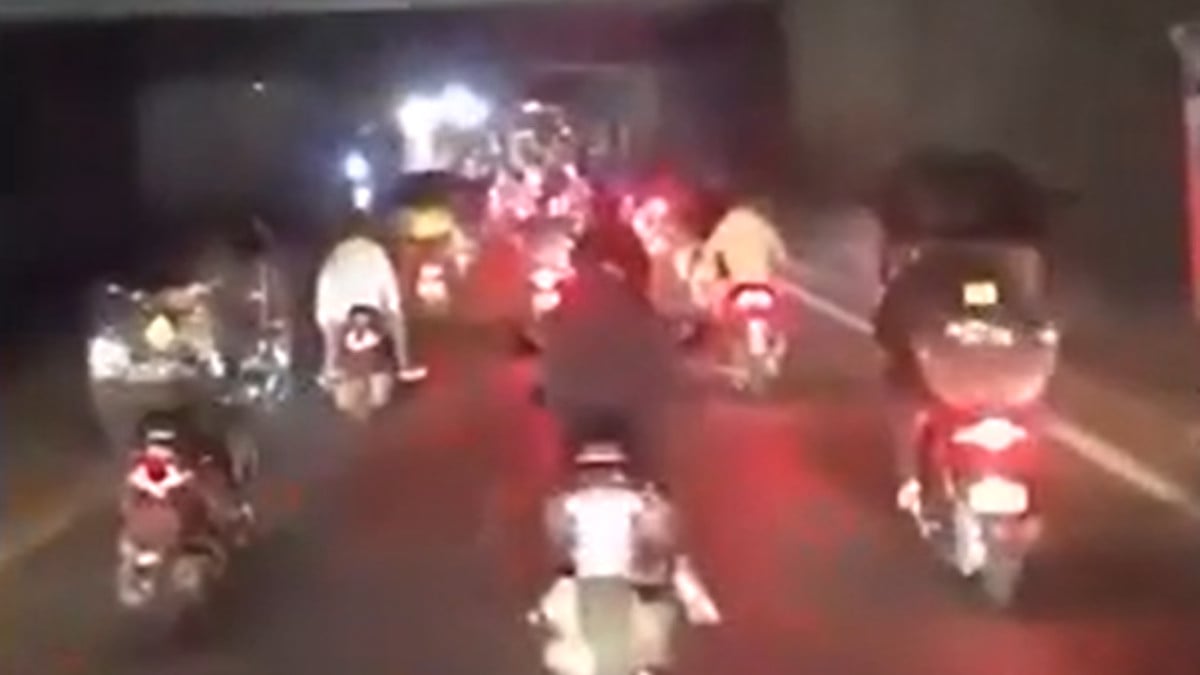 Beyrut’ta protestocular ABD Büyükelçiliği’ne hareket etti