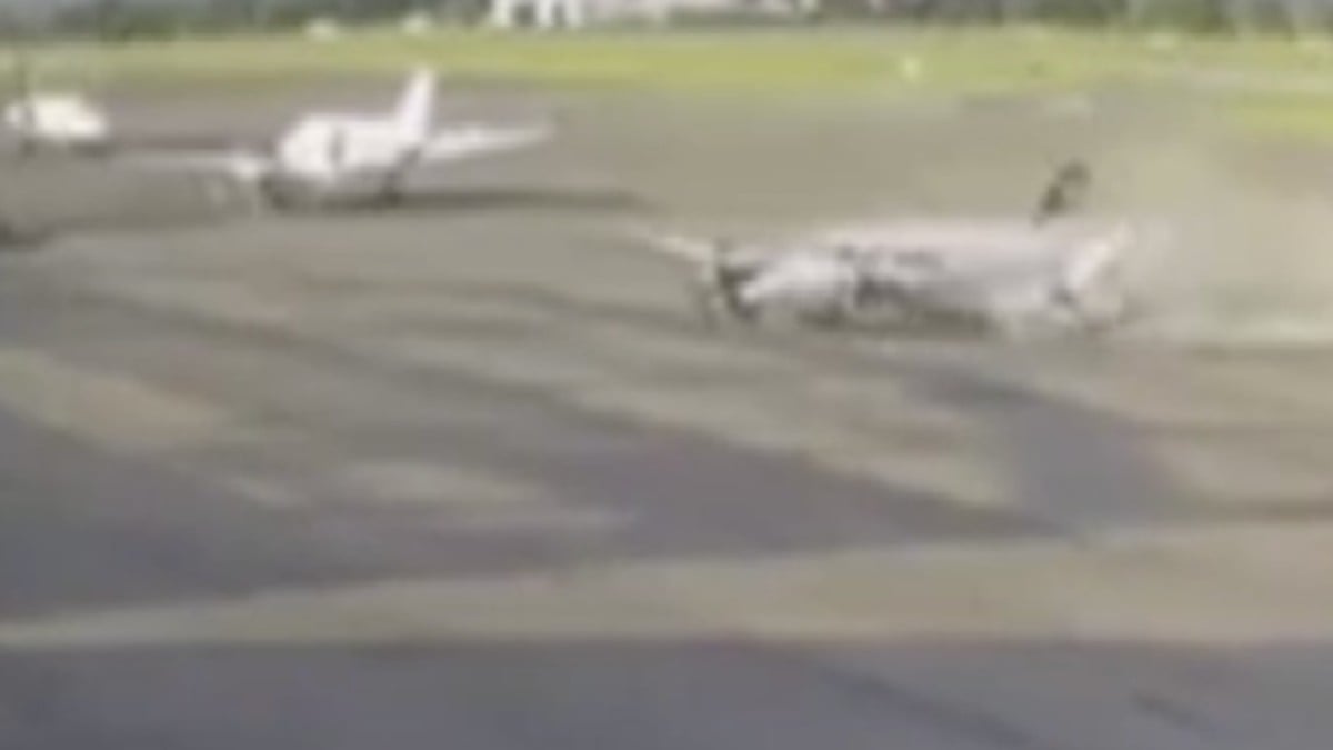 Brezilya’da uçak hangara daldı: 2 ölü