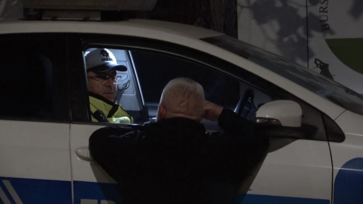 Bursa’da denetime takılan alkollü sürücü gazetecilerden borç para istedi