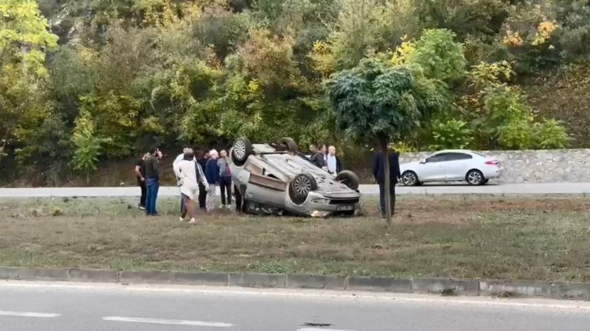 Bursa’da yağışlı havalar kazaya sebep oldu! Genç çift hafif sıyrıklarla kurtuldu