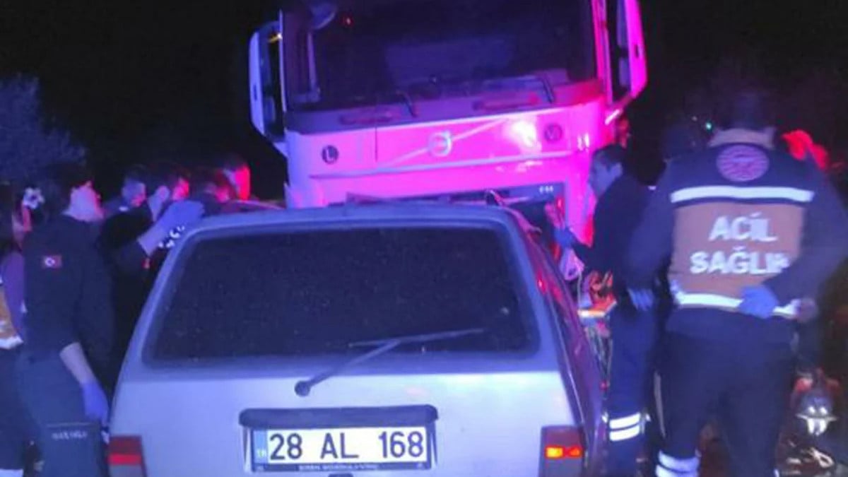 Çanakkale’de otomobil ile tırın kafa kafaya çarpıştığı kazada 1 kişi öldü