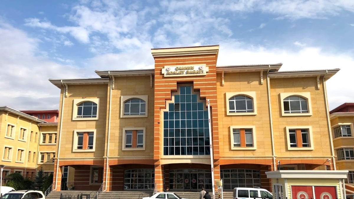 Çankırı’daki kuyumcudan bilezik çalan hırsız yakalandı