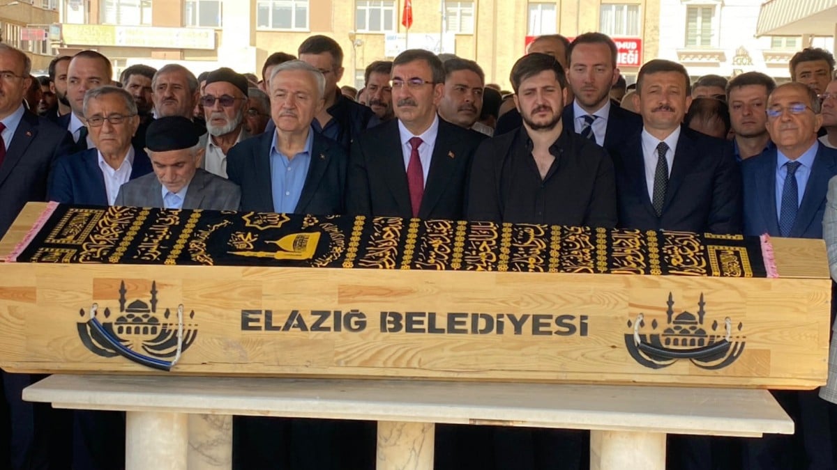 Cevdet Yılmaz, AK Partili Tahir Öztürk’ün cenazesine katıldı