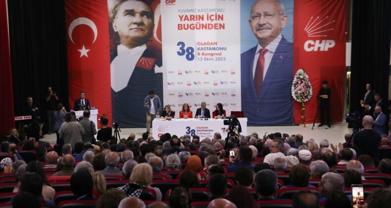 CHP’de kurultay süreci: Değişimciler 7 ilde yönetimi aldı