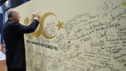 Cumhurbaşkanı Erdoğan, 100’üncü yıl panosuna imza attı