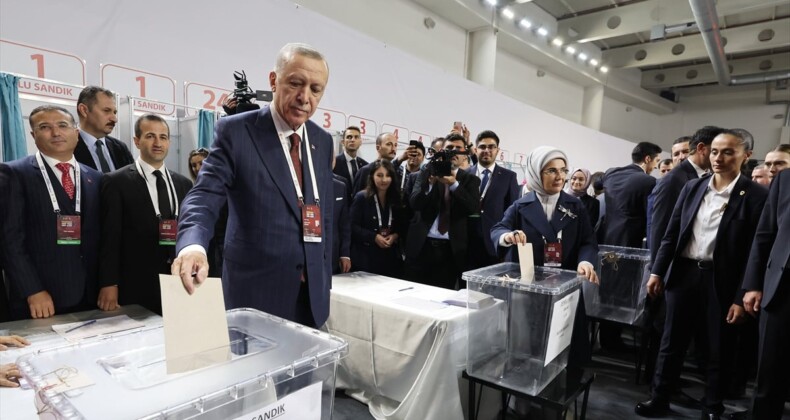 Cumhurbaşkanı Erdoğan, AK Parti kongresinde oy kullandı