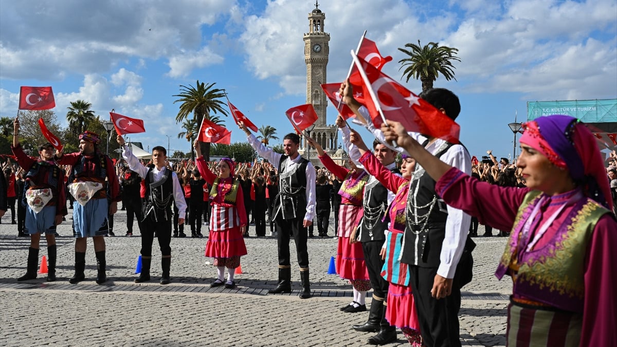 Cumhuriyet’in 100’üncü yılı: 81 ilde bayraklar dalgalanıyor!