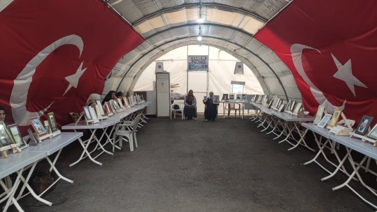 Diyarbakır’da evlat hasreti çeken anneler nöbette