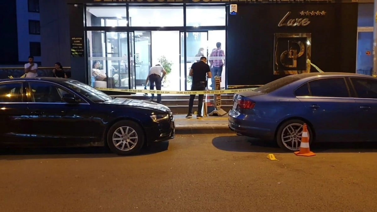 Diyarbakır’da işyerine düzenlenen silahlı saldırıda yoldan geçen anne ve kızı yaralandı