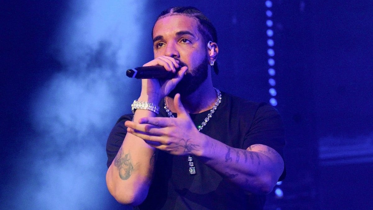 Drake’den olay hareket! Kız arkadaşı tarafından terk edilen hayranına öyle bir hediye verdi ki..