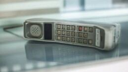 Dünyada satılan ilk cep telefonu: Motorola DynaTAC 8000X