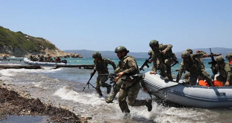 Ege’de yapılan Müşterek Bot Eğitimi’nden nefes kesen kareler