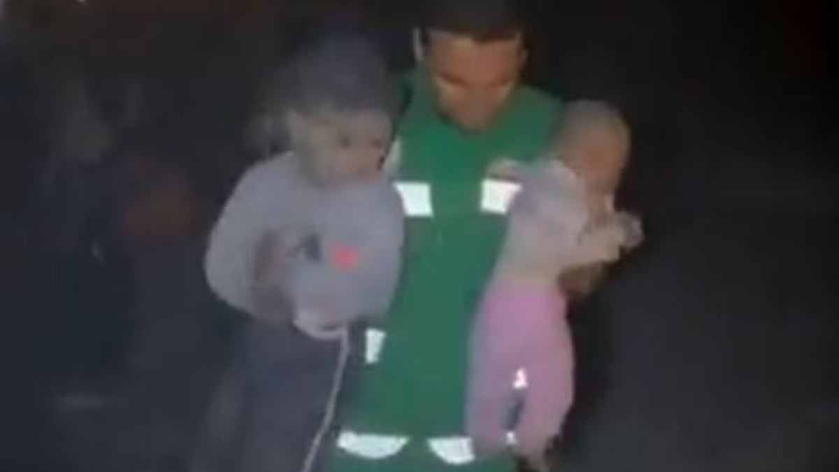 Elektriğin kesildiği Gazze’de İsrail saldırısı sonrası yaşananlar kamerada