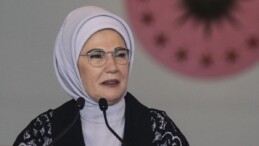 Emine Erdoğan: 25 depremzede bebeğimiz koruyucu ailelerini bekliyor