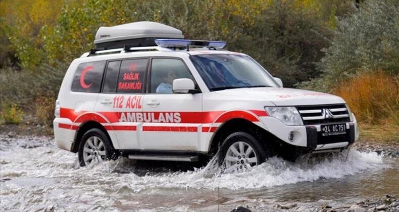 Erzincan’da dağ köylerindeki hastalara sağlık hizmeti, 4×4 ambulansla ulaşıyor