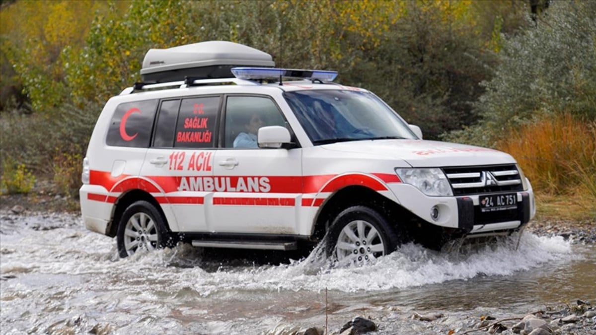 Erzincan’da dağ köylerindeki hastalara sağlık hizmeti, 4×4 ambulansla ulaşıyor
