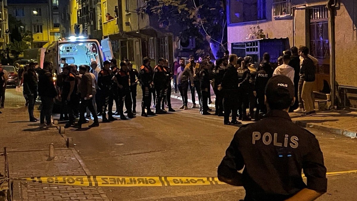 Esenler’de binada yangın: 2 yaşındaki çocuk can verdi