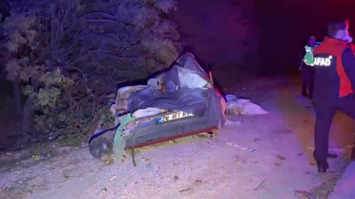 Eskişehir’de otomobilin kamyona arkadan çarptığı kazada 2 kişi öldü