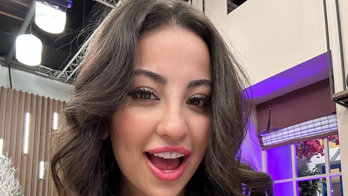 Fenomen Buse Korkmaz minicik üstüyle asansöre bindi, iyice cesurlaştı! “Diğer yarısı nerede”