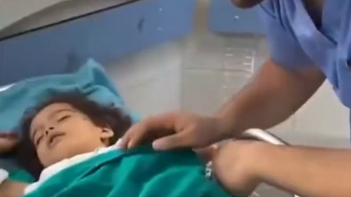 Filistinli doktorun tüm ailesini kaybeden kız çocuğuna ninni söylediği anlar