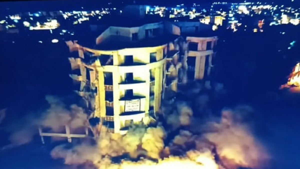 Gaziantep’te depremde hasar gördü! Dinamitle 2 kez patlatılan bina yıkılmadı