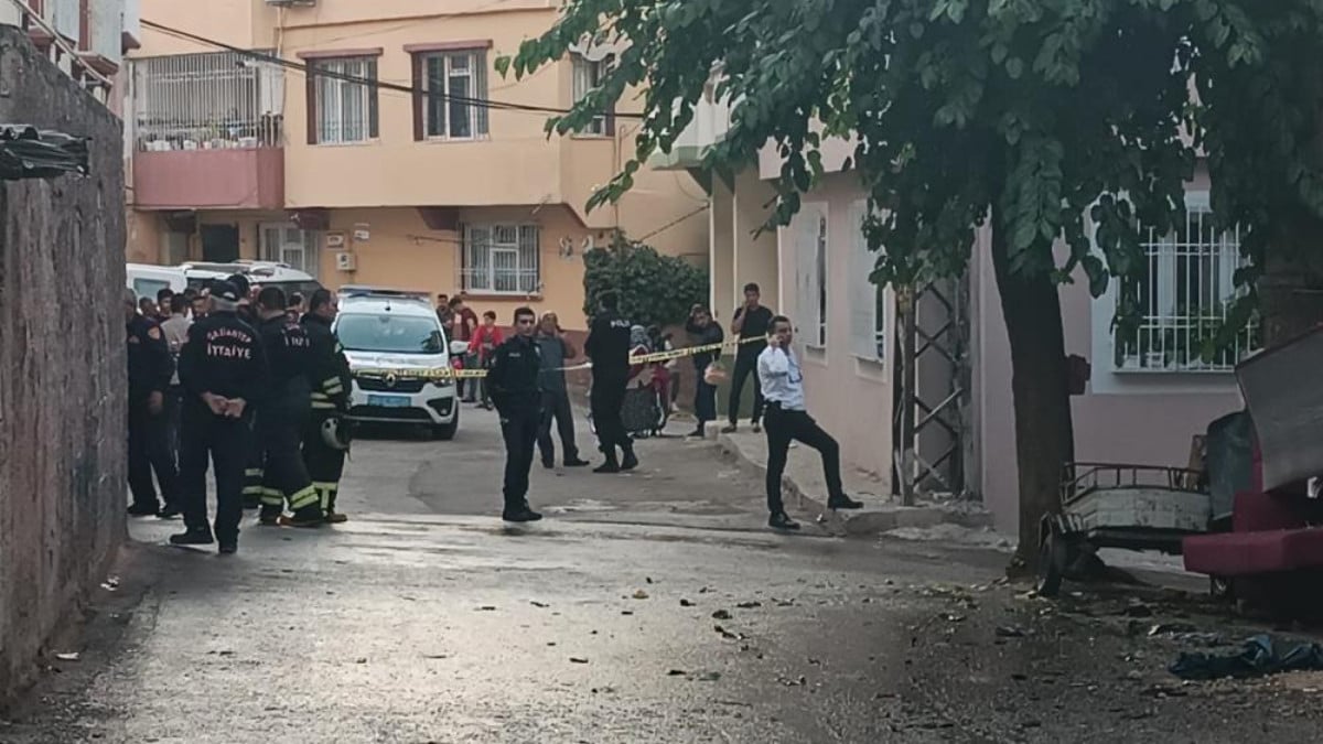 Gaziantep’te uyuşturucu bağımlısı evini yakıp havaya ateş etti