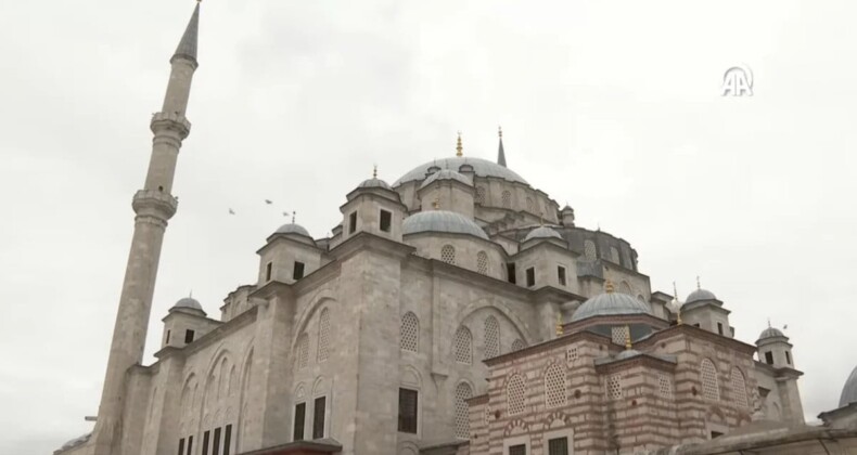 Gazze’deki hastane saldırısında hayatını kaybedenler için tüm camilerde selalar okundu