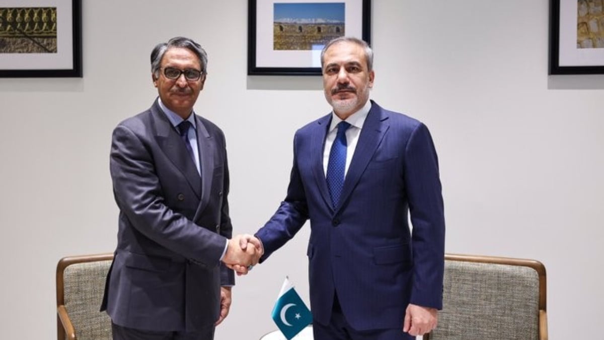 Hakan Fidan, Pakistanlı mevkidaşı ile bir araya geldi