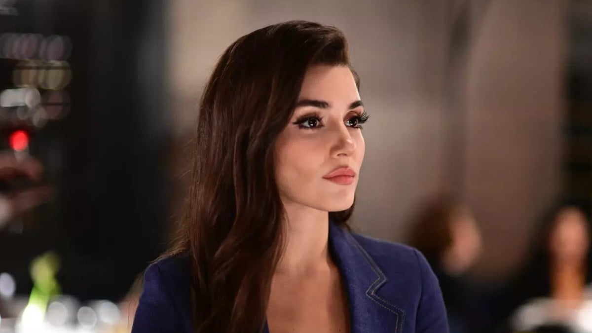 Hande Erçel’den göz alıcı pozlar! Hande Erçel’in Cannes pozlarına beğeni yağdı..