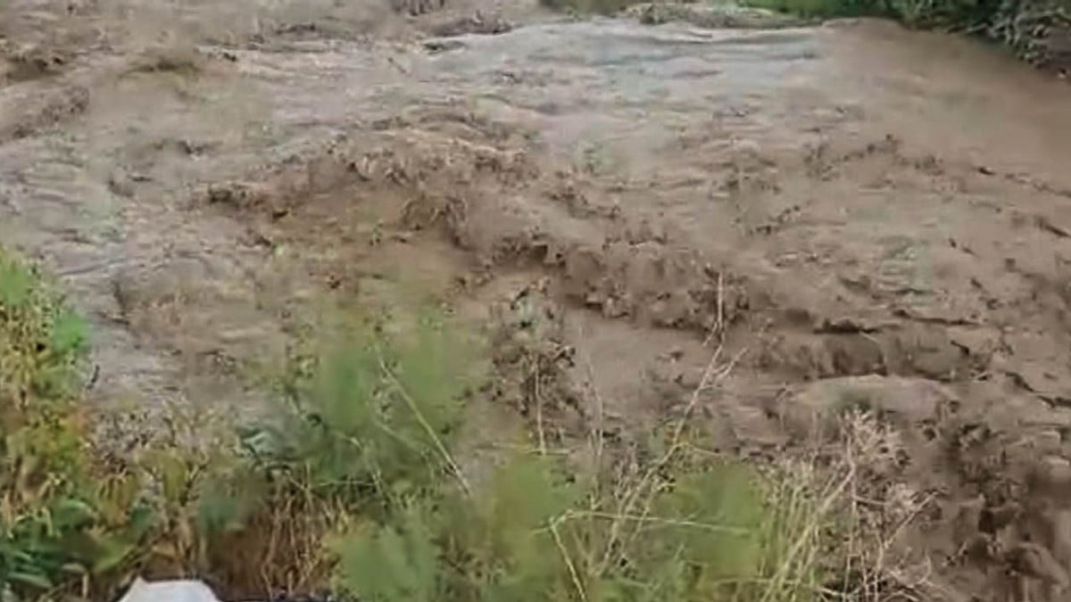 Hatay’da şiddetli yağış! Bahçeler zarar gördü…