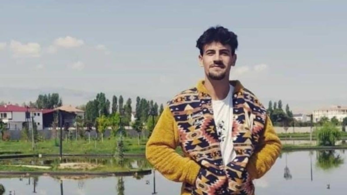 Iğdır’da düğün konvoyundaki otomobil motokuryeye çarptı