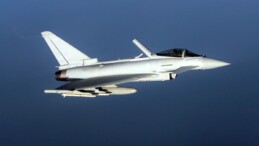 İngiltere’nin Eurofighter Typhoon savaş uçakları Polonya’da konuşlandırıldı