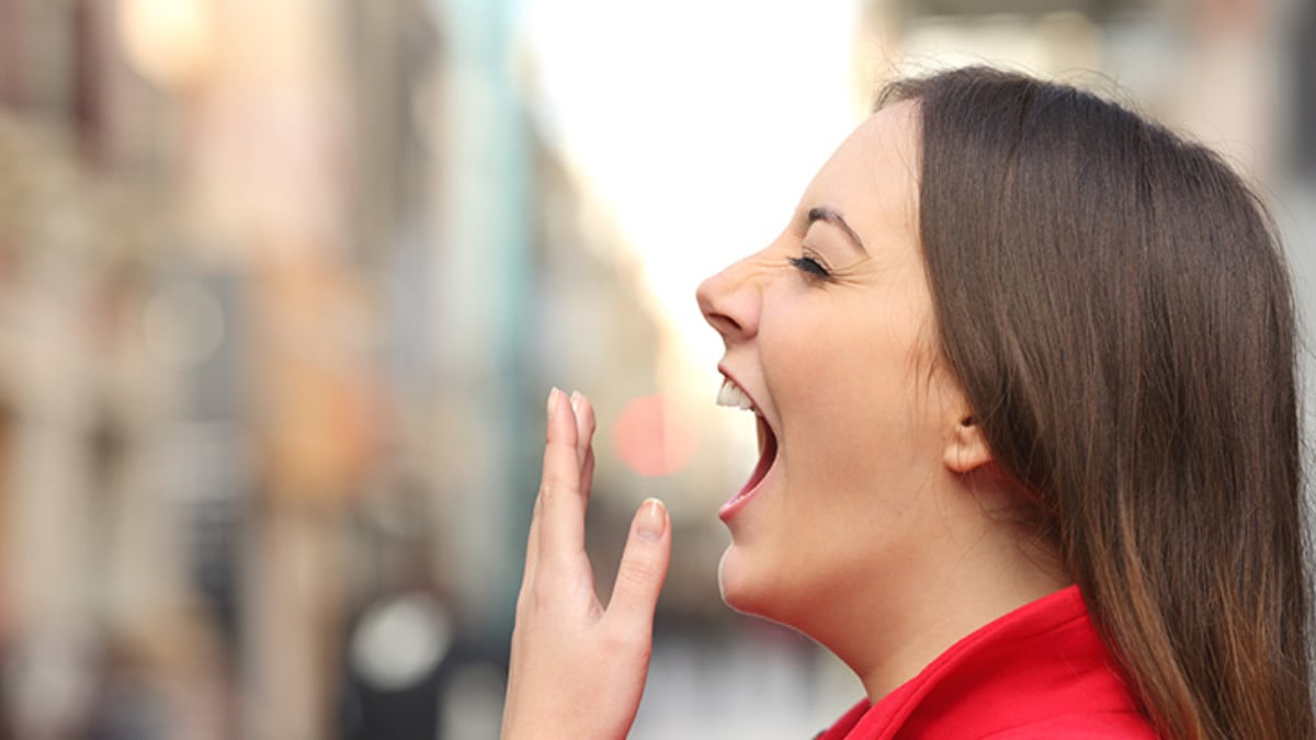 İnsanlar esnediğinde neden kısa süreliğine dış sesleri duyamazlar