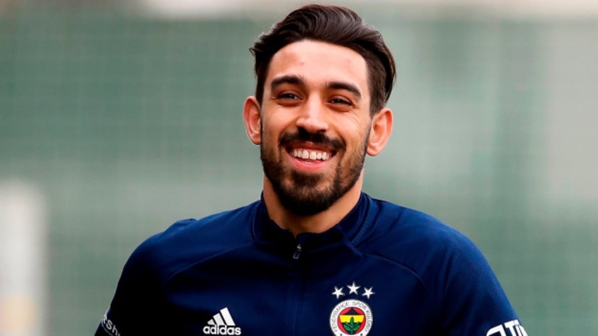 İrfan Can Kahveci’nin eşi görenleri büyüledi! Gözde Kahveci’den dekolteli pozlar: “Her bir zerrene”