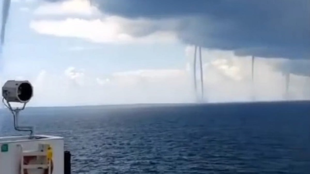 İskenderun’da sağanak çok sayıda hortum oluşturdu