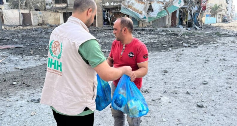 İsrail ablukasında 17. gün! İHH, insani yardımlarıyla Gazze’de