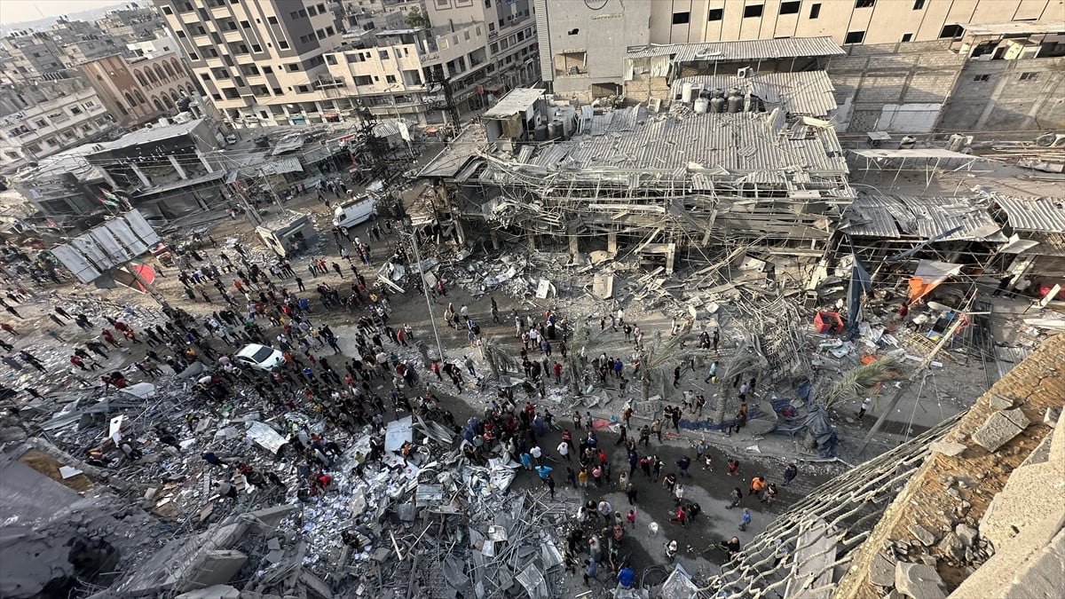 İsrail bir günde 320 noktayı vurdu! 400 Filistinli hayatını kaybetti…