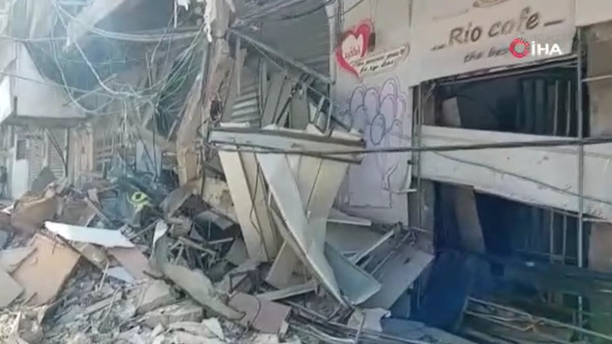 İsrail, Gazze’de kafeyi vurdu! 11 kişiye mezar olan binadaki yıkım kamerada