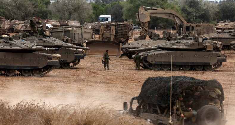 İsrail ordusunda hareketlilik: Gazze sınırına yığınak yaptılar