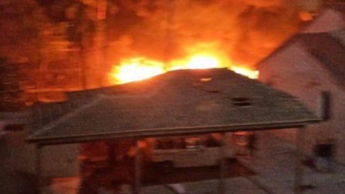 İsrail yine içinde hastalar olan hastaneyi bombaladı