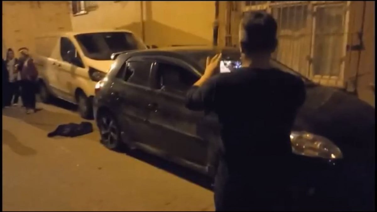 İstanbul Esenler’de park halindeki otomobile saldırı