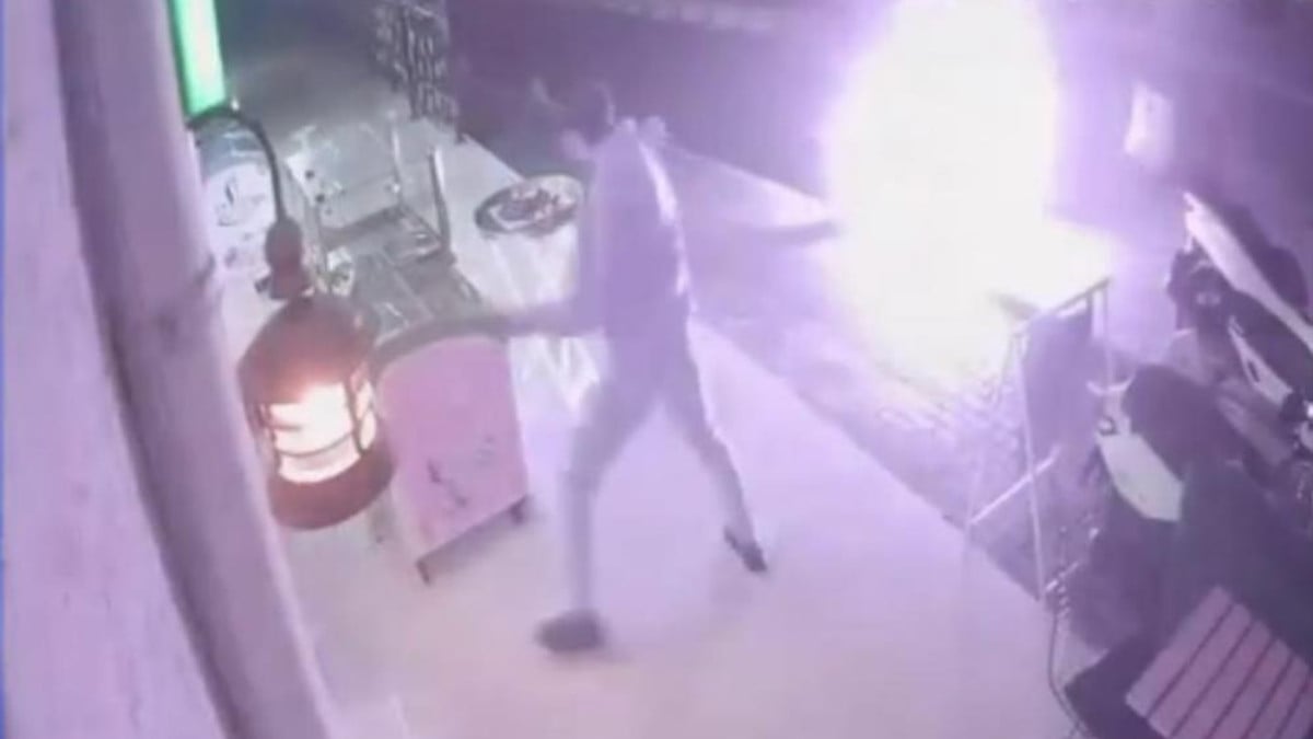 İstanbul Kağıthane’de seyir halindeki motosiklet alev aldı