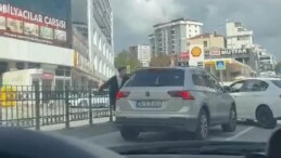 İstanbul trafiğinde hareketli anlar! Korna ve yol verme tartışmasında bıçak çekildi: Saldırgan yakalandı